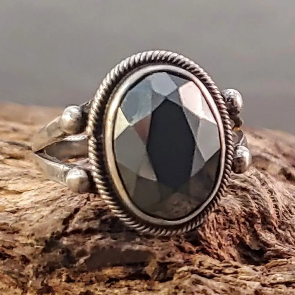 Vintage Black Faceted Spinal Oval Bezel Set Ring